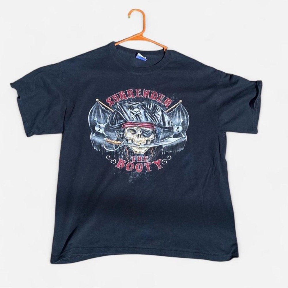 Pirate skull "Surrender the Booty" Vintage Tee
